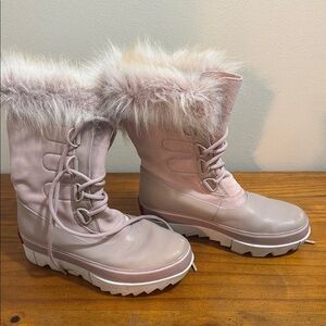 Worn once has a very small scuff on toe see pic- waterproof and thermal reflect